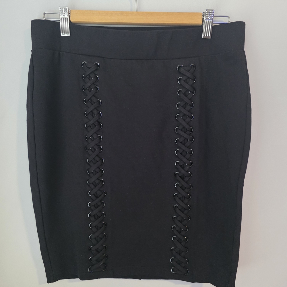Torrid Black Lace-Up Mini Skirt Size 00 Stretch Bodycon Goth - Picture 2 of 9